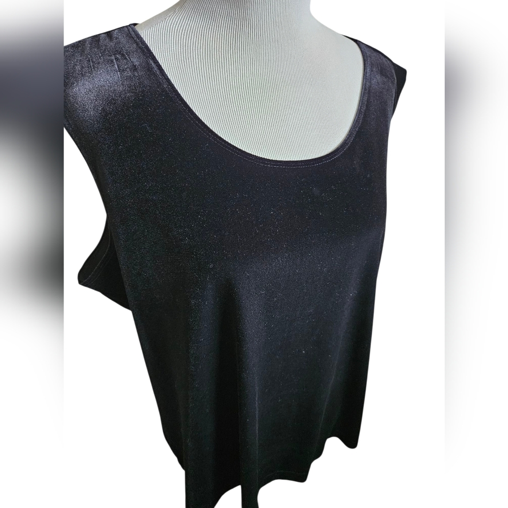 Elegant Black Sleeveless Velvet Top.